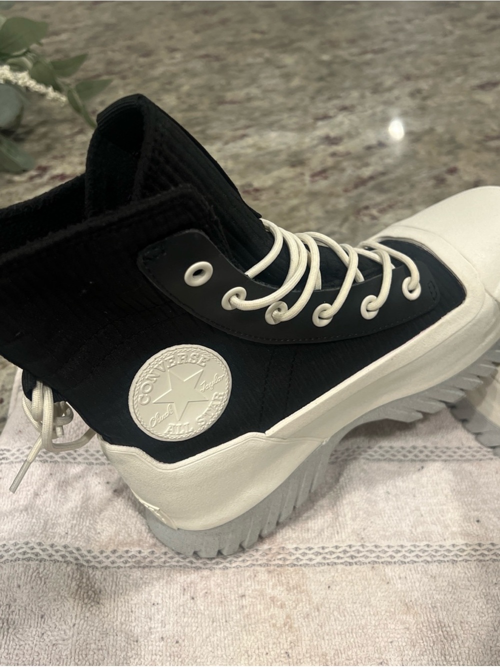 Converse Chuck Taylor All Star Lugged 2.0 CC X-Hi Boot CTAS A04667C Womens 7 - Picture 4 of 5